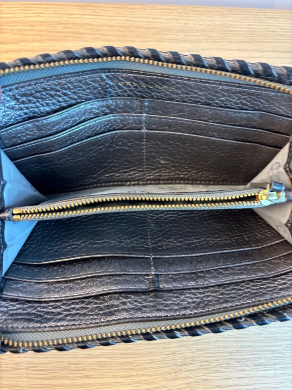Tory Burch Chelsea Black/Gray Pebbled Leather Zip-Around Wallet Whipstitch Trim - Picture 9 of 13